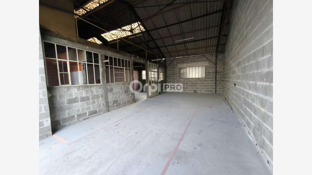 A louer entrepôt 120m² proche centre de Brive