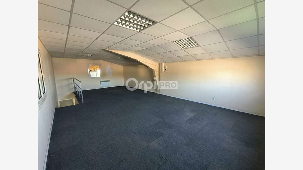 A louer entrepôt de 1000m² à Brive-la-Gaillarde