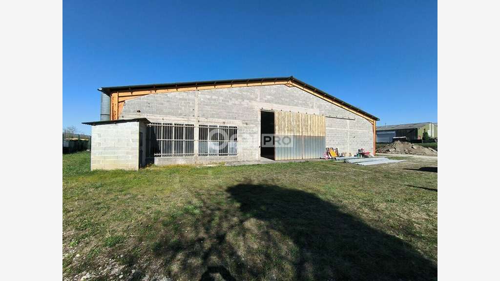 A louer entrepôt de 1000m² à Brive-la-Gaillarde