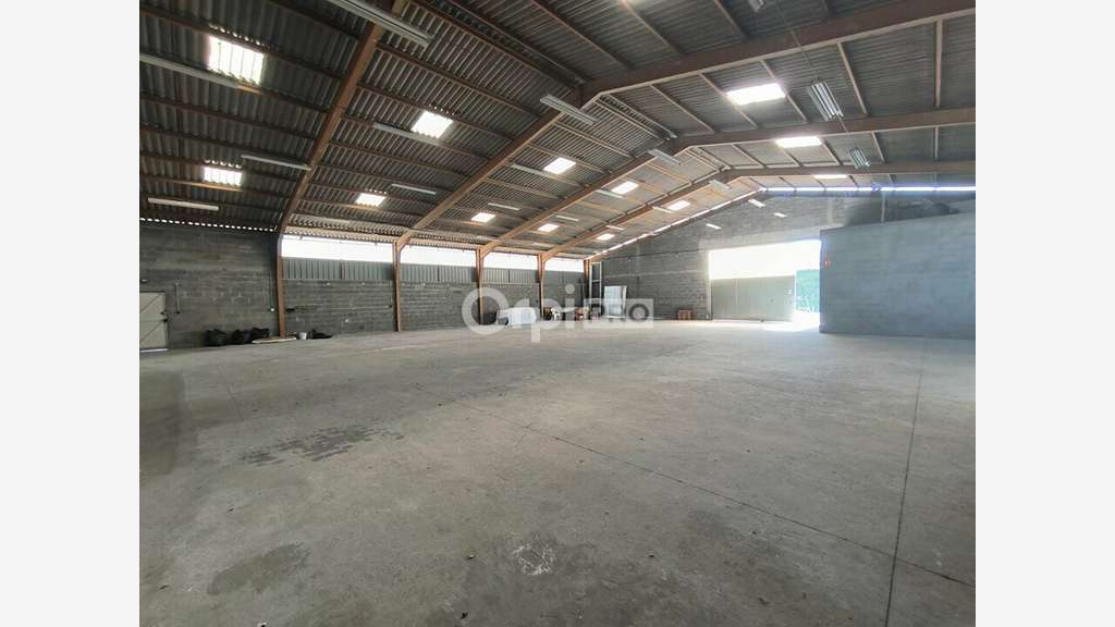 A louer entrepôt de 1000m² à Brive-la-Gaillarde