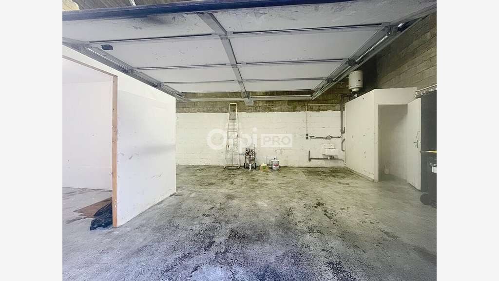 A louer entrepôt 70m² avec parkings Brive Caserne