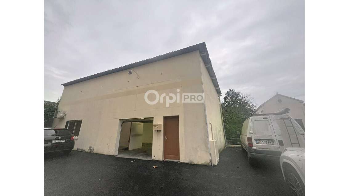 A louer entrepôt 70m² avec parkings Brive Caserne