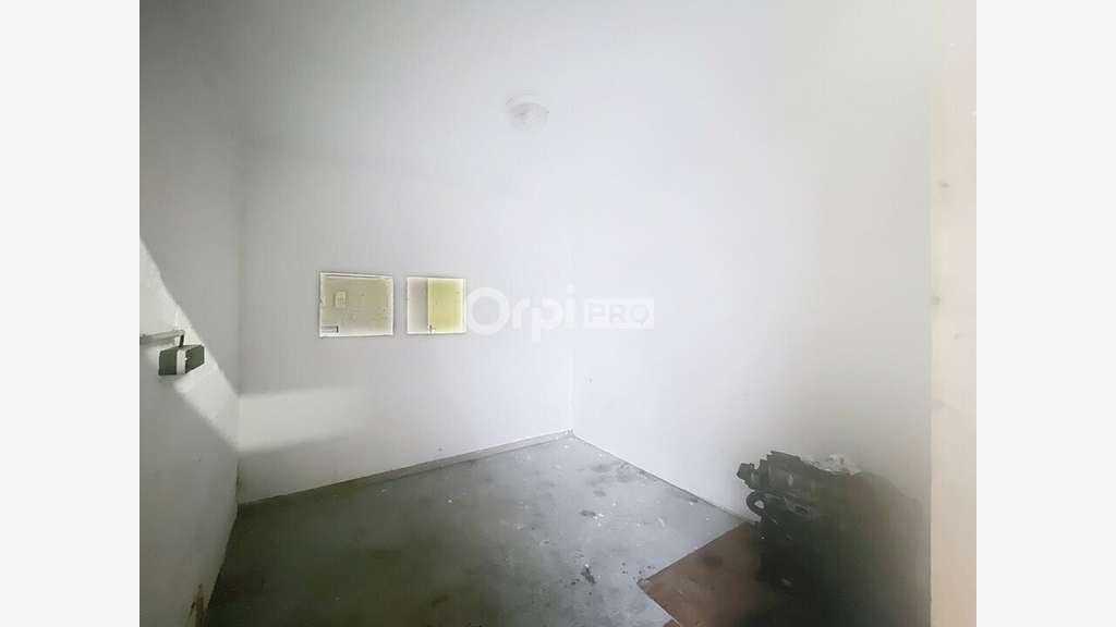 A louer entrepôt 70m² avec parkings Brive Caserne