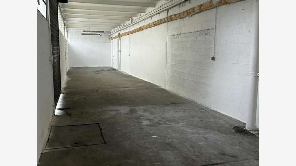 Local d'activité 105m² à louer à Brive 