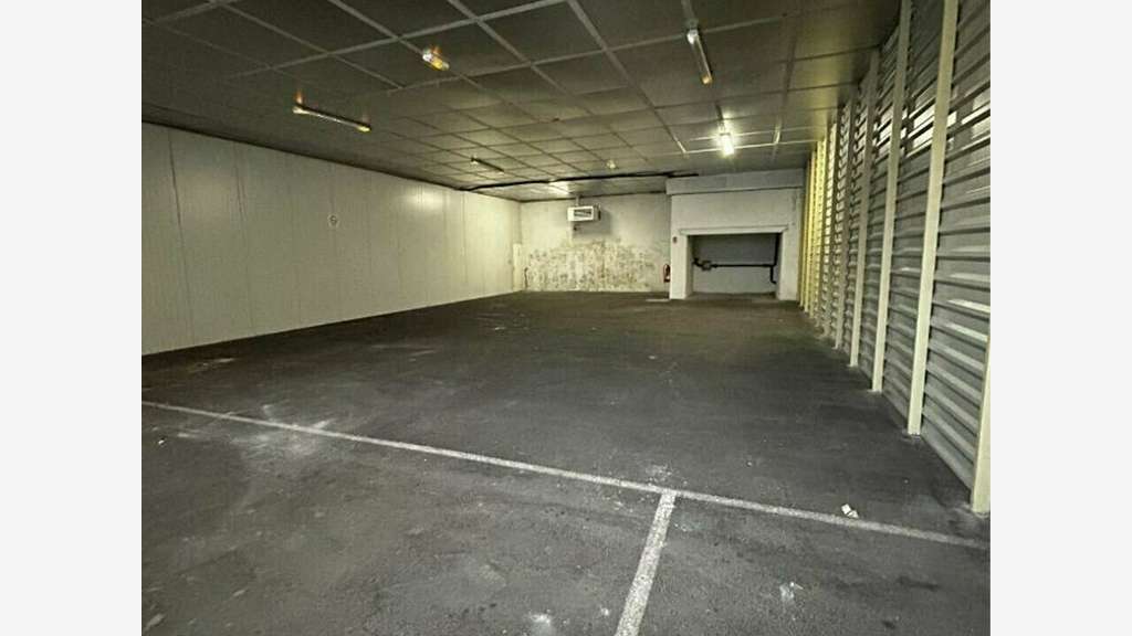 Local d'activité 218m² à louer axe majeur à Brive
