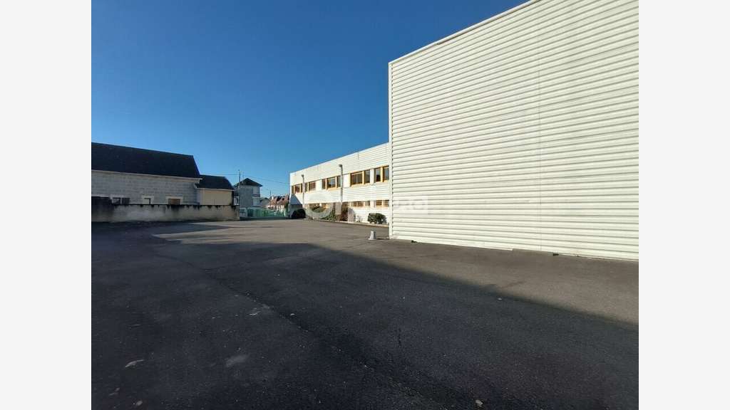 Local pro de 1524m² à louer à Brive la Gaillarde