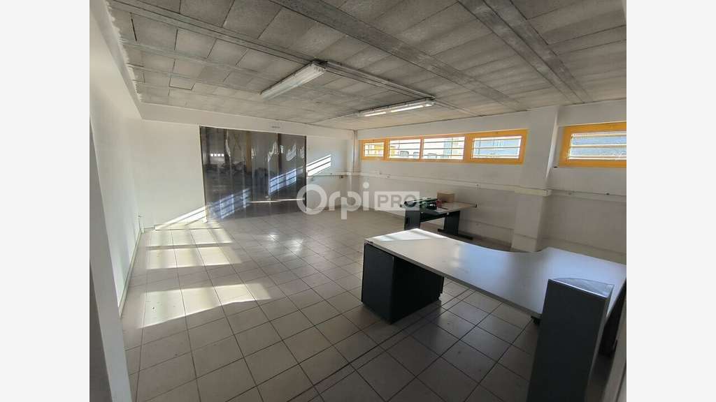 Local pro de 1524m² à louer à Brive la Gaillarde