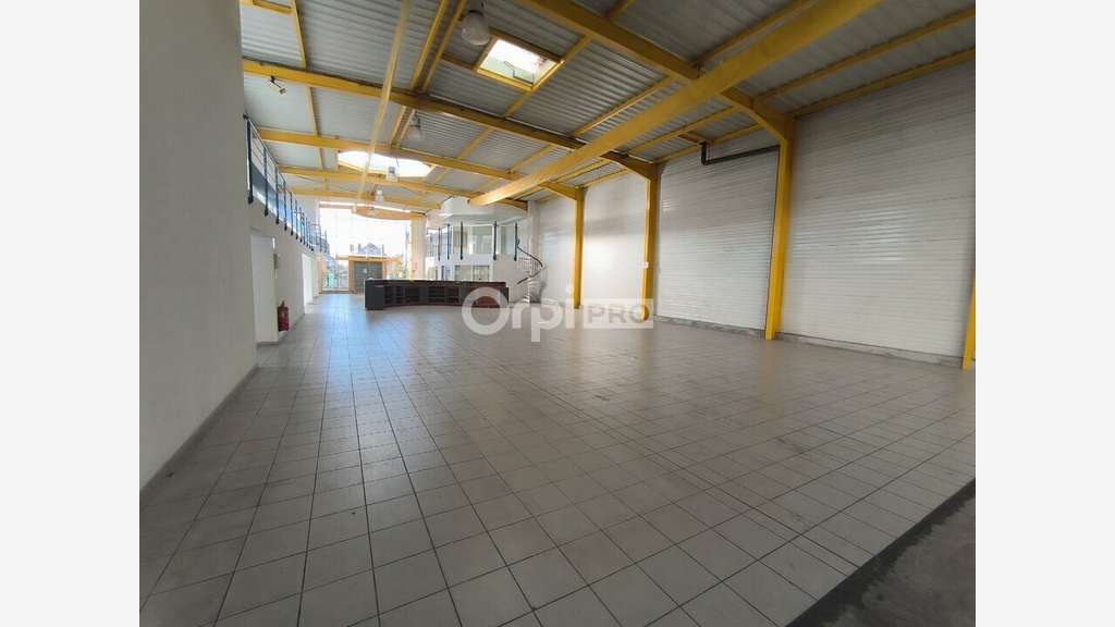 Local pro de 1524m² à louer à Brive la Gaillarde