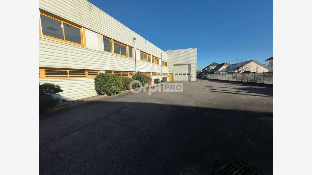 Local pro de 1524m² à louer à Brive la Gaillarde