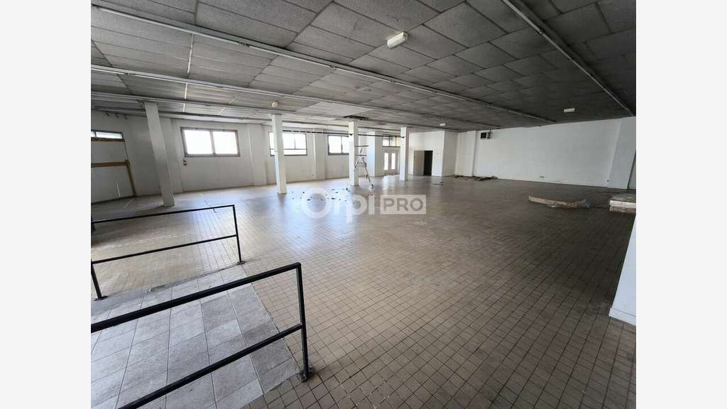 A louer local professionnel 390m² à Brive IUT