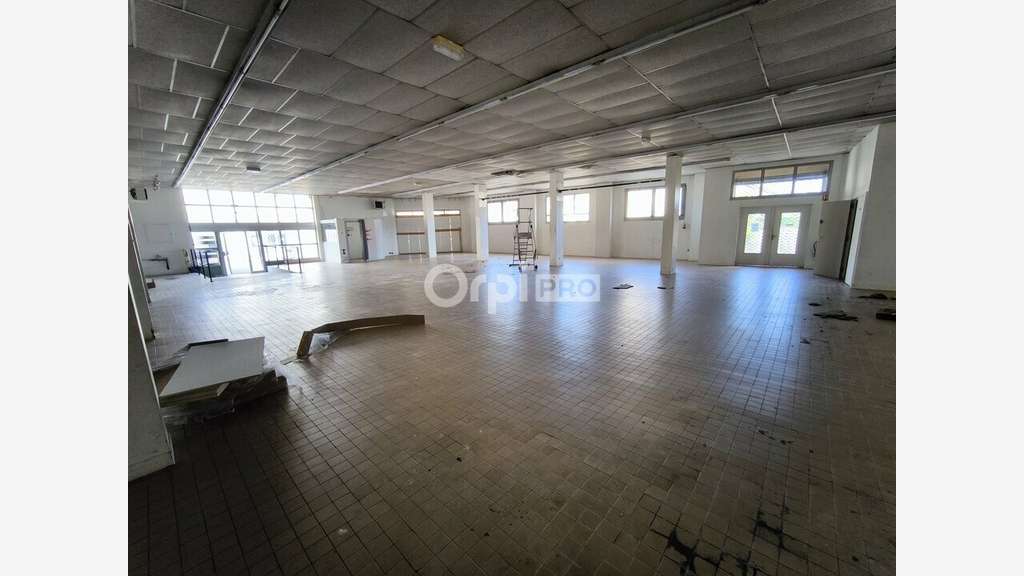 A louer local professionnel 390m² à Brive IUT