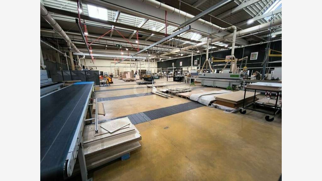 A louer complexe professionnel 9800m² à Brive