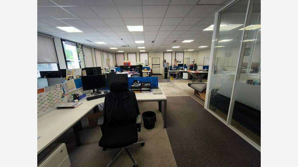A louer complexe professionnel 9800m² à Brive