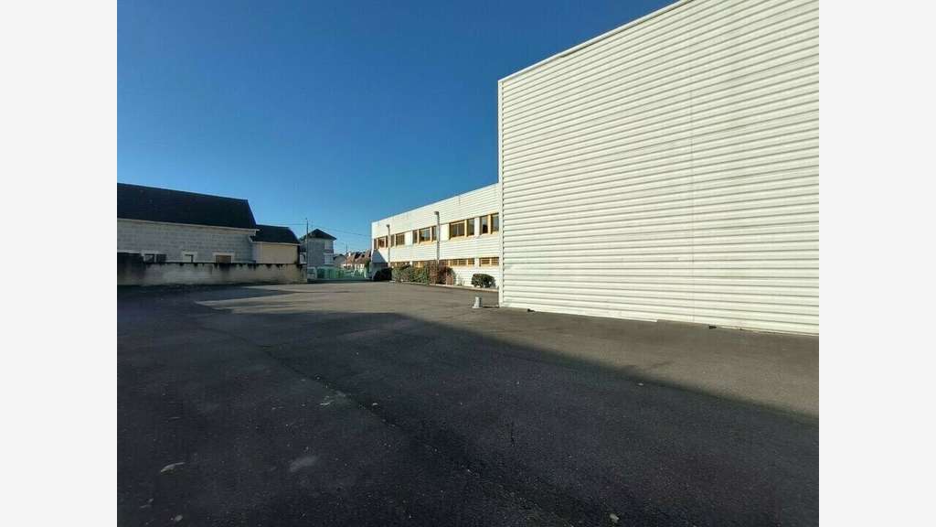 Bâtiment 1524m² à louer à Brive-la-Gaillarde