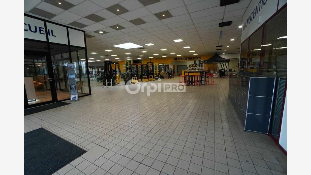 Local cial d'activité de 2 675m² à louer à Brochon