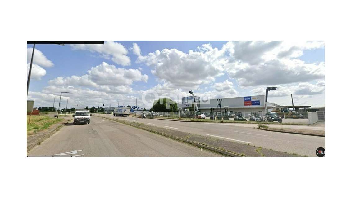 BROCHON - LOCAL D'activité 2 675M2 à louer