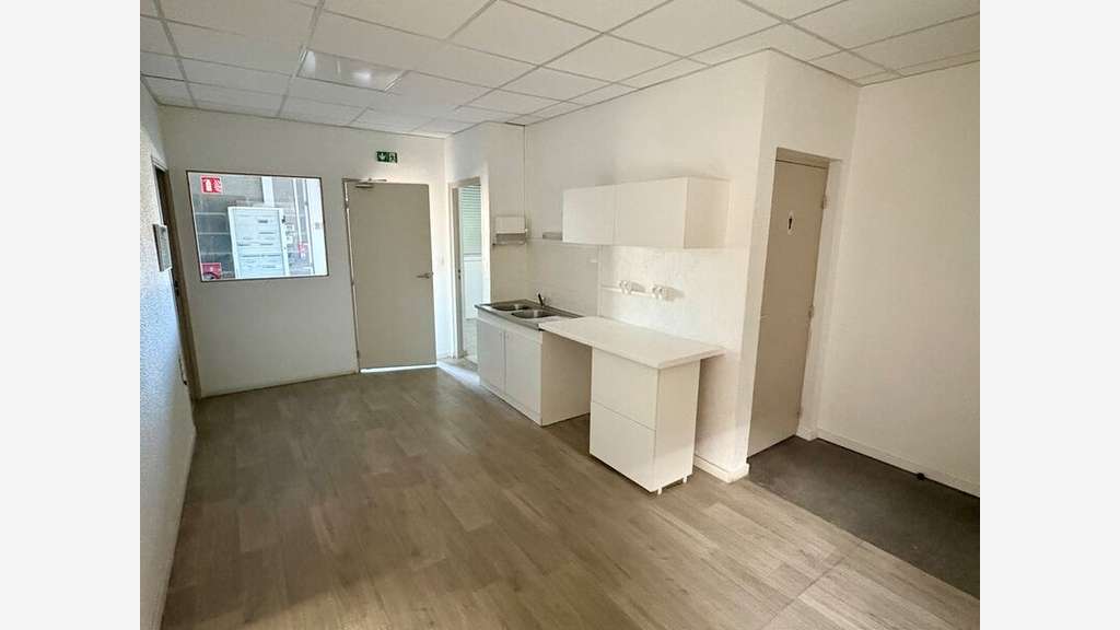 Local d'activité 374m² à louer à Bron
