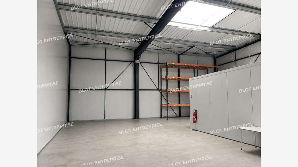 A LOUER - LOCAL D'ACTIVITÉS 200 m² - BROONS