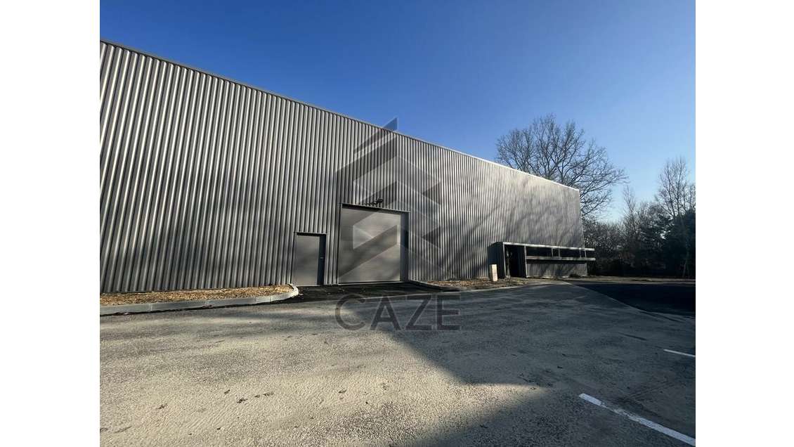 Entrepôt 742m² à louer proche rocade à Bruges