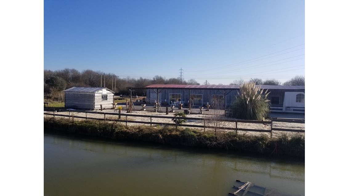 Entrepôt agricole 600m² à louer à Bruges