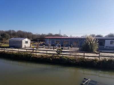 Entrepôt agricole 600m² à louer à Bruges