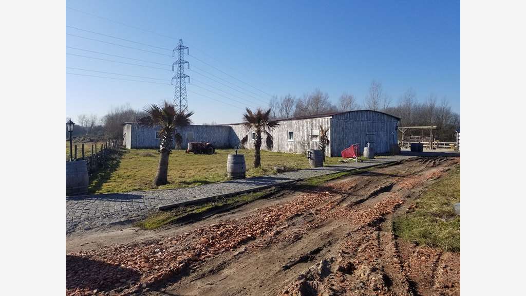 Entrepôt agricole 600m² à louer à Bruges