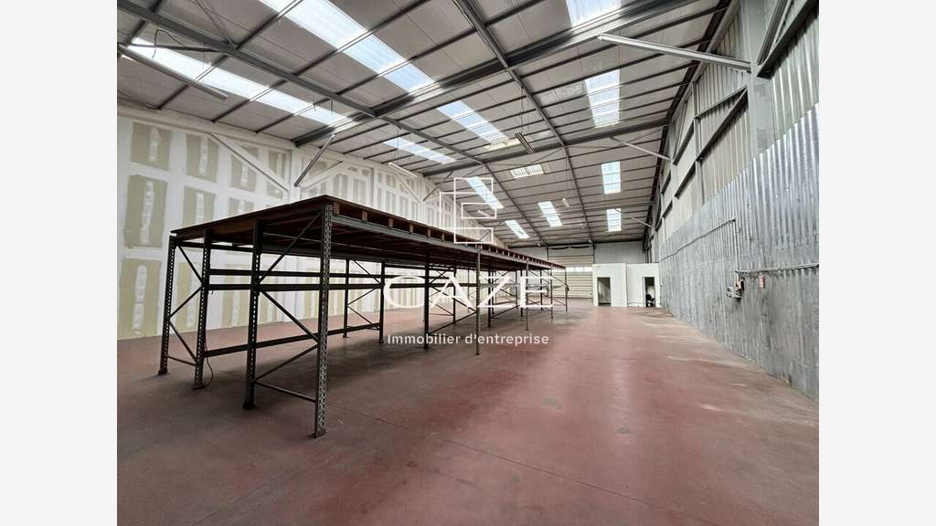 Locaux à partir de 540m² à louer à Bruges