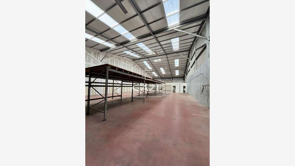 Locaux à partir de 540m² à louer à Bruges