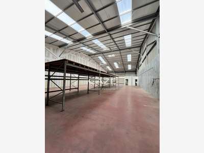 Locaux à partir de 540m² à louer à Bruges