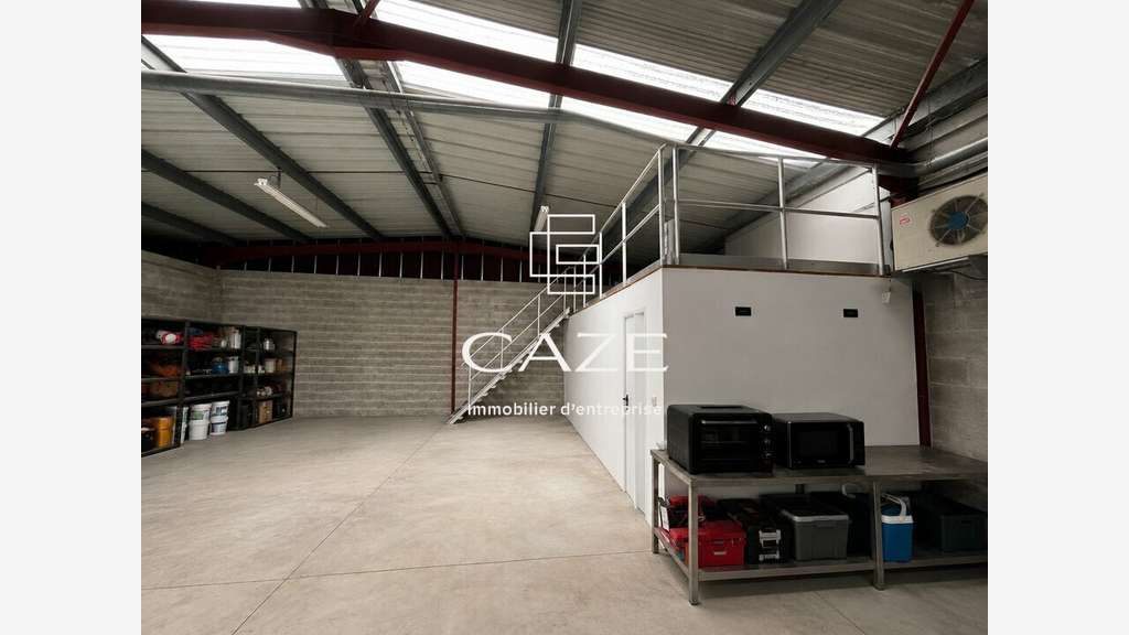 A louer bâtiment de 440m² accès rapide à Bruges