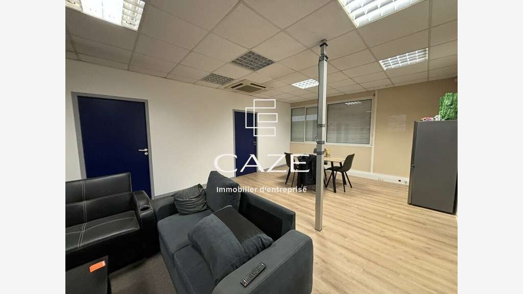 A louer bâtiment de 440m² accès rapide à Bruges