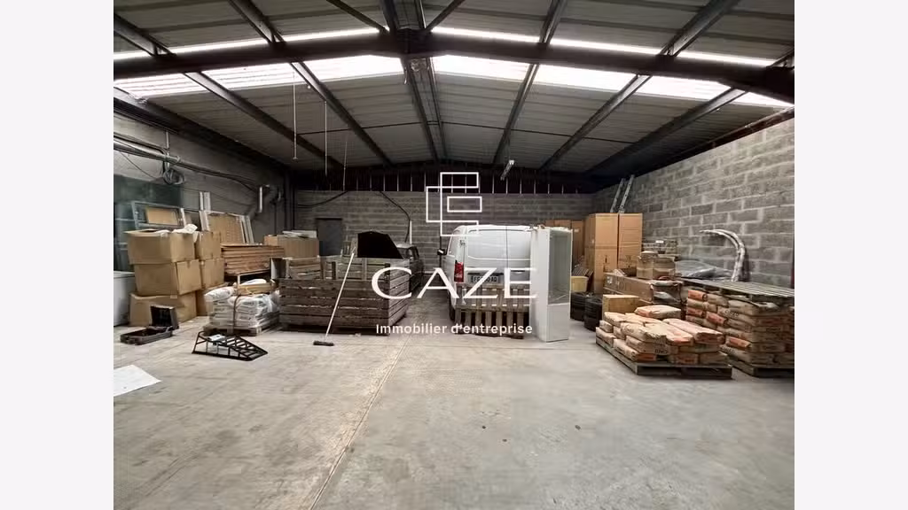 A louer bâtiment de 440m² accès rapide à Bruges