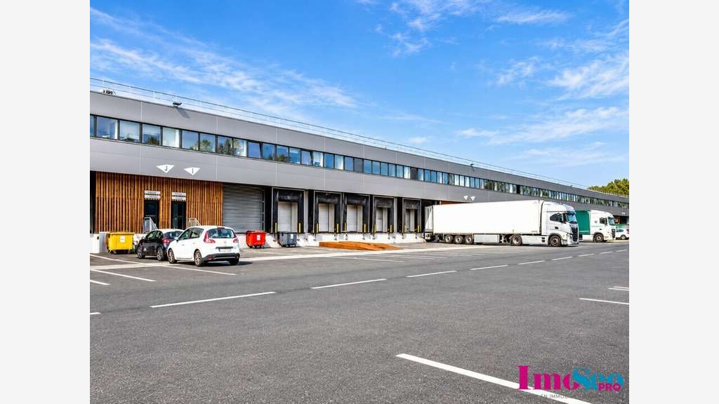 Entrepôt de 376m² à louer sortie 5 rocade Bruges