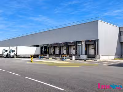 Entrepôt de 739m² à louer avec quai à Bruges