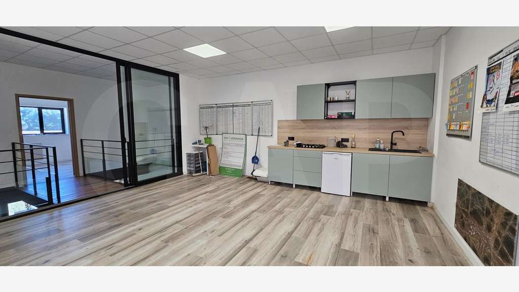A louer local d'activités 563m² à Bruz