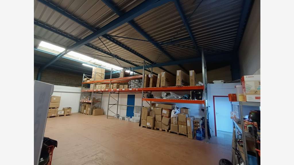 A louer local d'activité 385m² ZA dynamique à Bruz