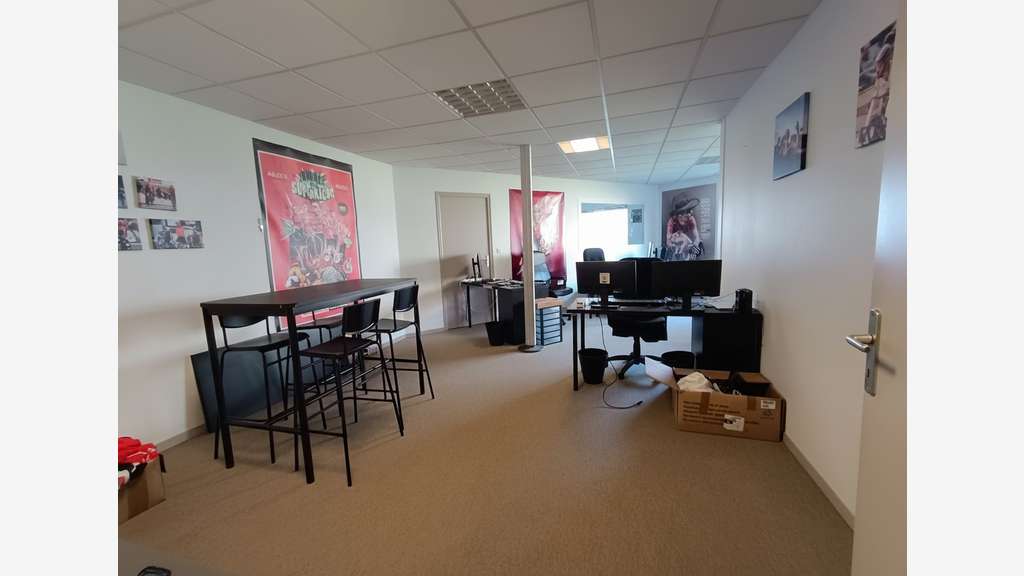 A louer local d'activité 385m² ZA dynamique à Bruz