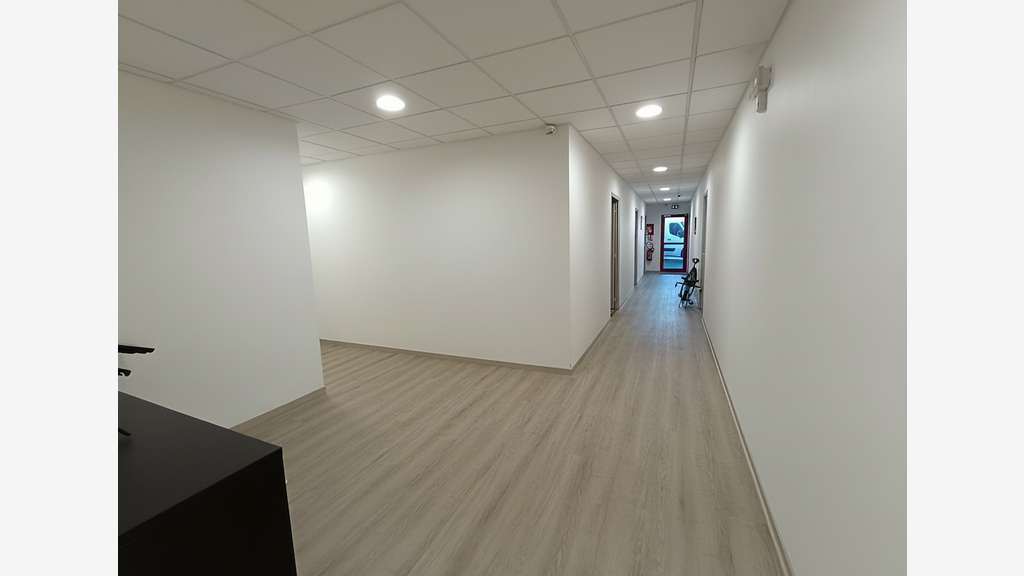 A louer local d'activité 385m² ZA dynamique à Bruz