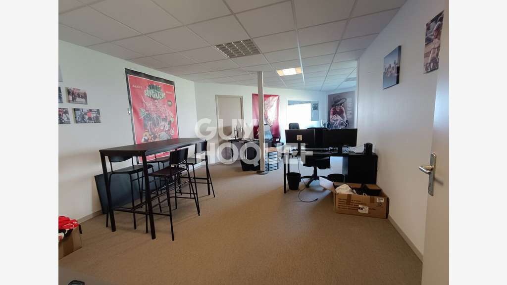 A louer local d'activité 385m² ZA dynamique à Bruz