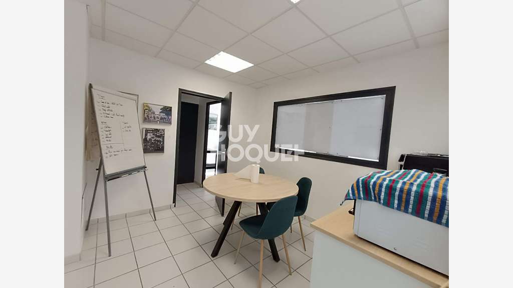 A louer local d'activité 385m² ZA dynamique à Bruz