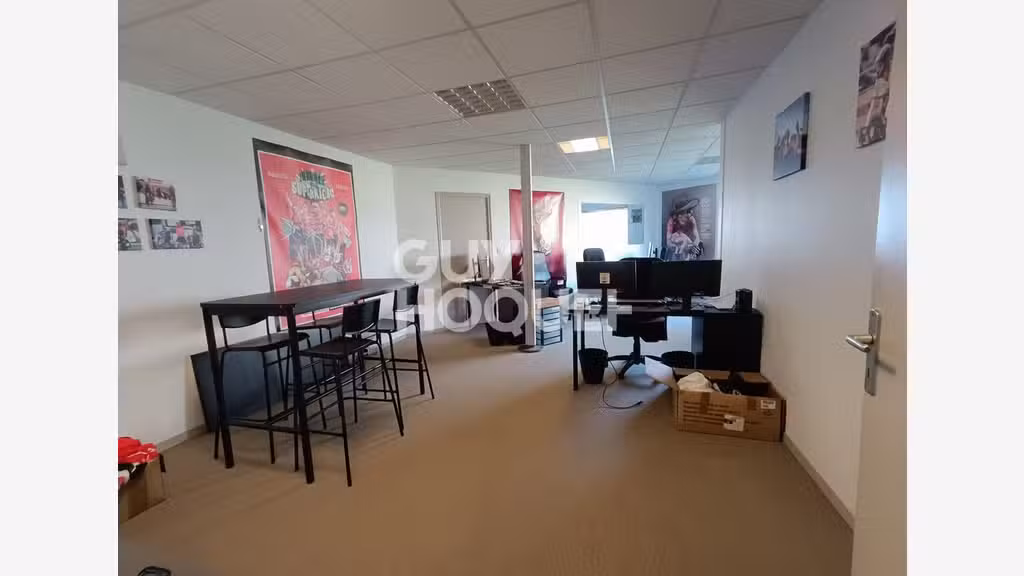 A louer local d'activité 385m² ZA dynamique à Bruz