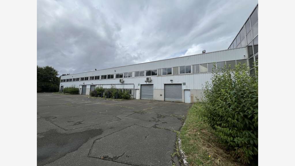 Bâtiment d'activité à louer à Buc proche A86/A12