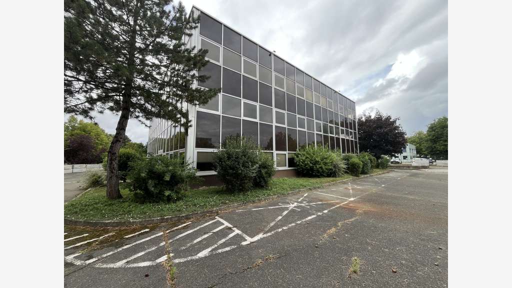 Bâtiment d'activité à louer à Buc proche A86/A12