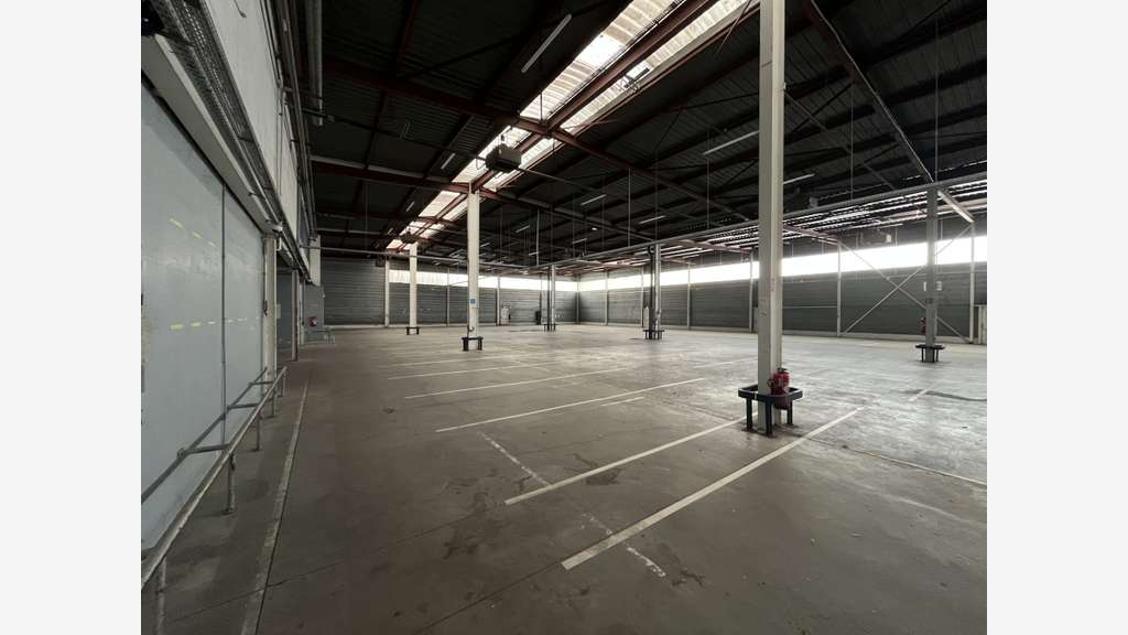 Bâtiment d'activité à louer à Buc proche A86/A12