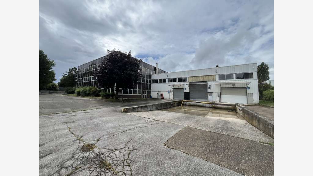 Bâtiment d'activité à louer à Buc proche A86/A12