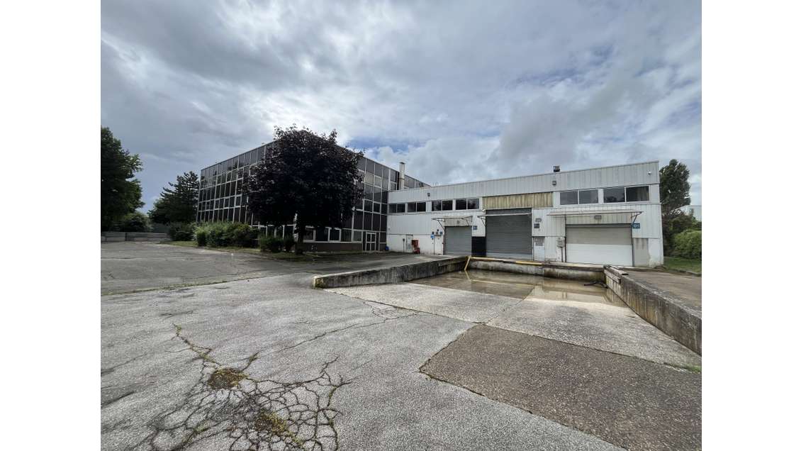 Bâtiment d'activité à louer à Buc proche A86/A12