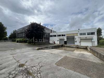 Bâtiment d'activité à louer à Buc proche A86/A12