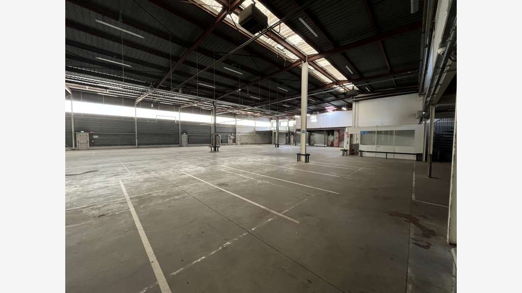 Bâtiment d'activité à louer à Buc proche A86/A12
