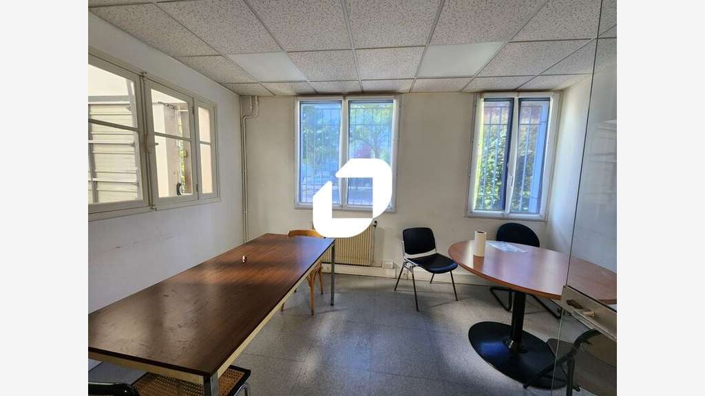A louer Local d'activité 1470m² Buc