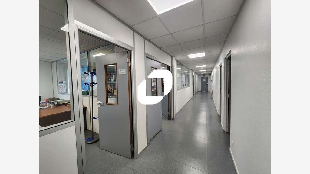 A louer Local d'activité 1470m² Buc